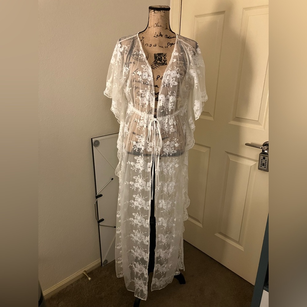 Forever 21 F21 Elegant White Lace embroidered Kimono Robe duster M L 10 12 14